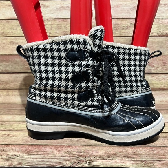 Sorel Black And White Tivoli Winter Boots - Picture 2 of 9